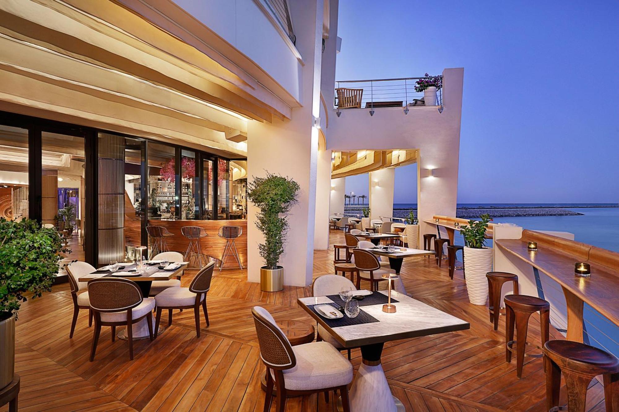 The Ritz-Carlton, Doha Hotel Екстериор снимка The Deck