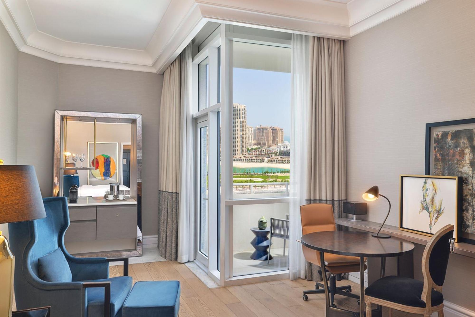 The Ritz-Carlton, Doha Hotel Екстериор снимка A guest room at the Westin Dubai