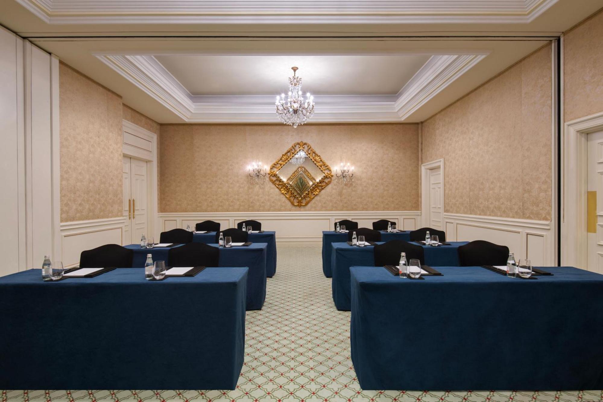 The Ritz-Carlton, Doha Hotel Екстериор снимка Meeting room
