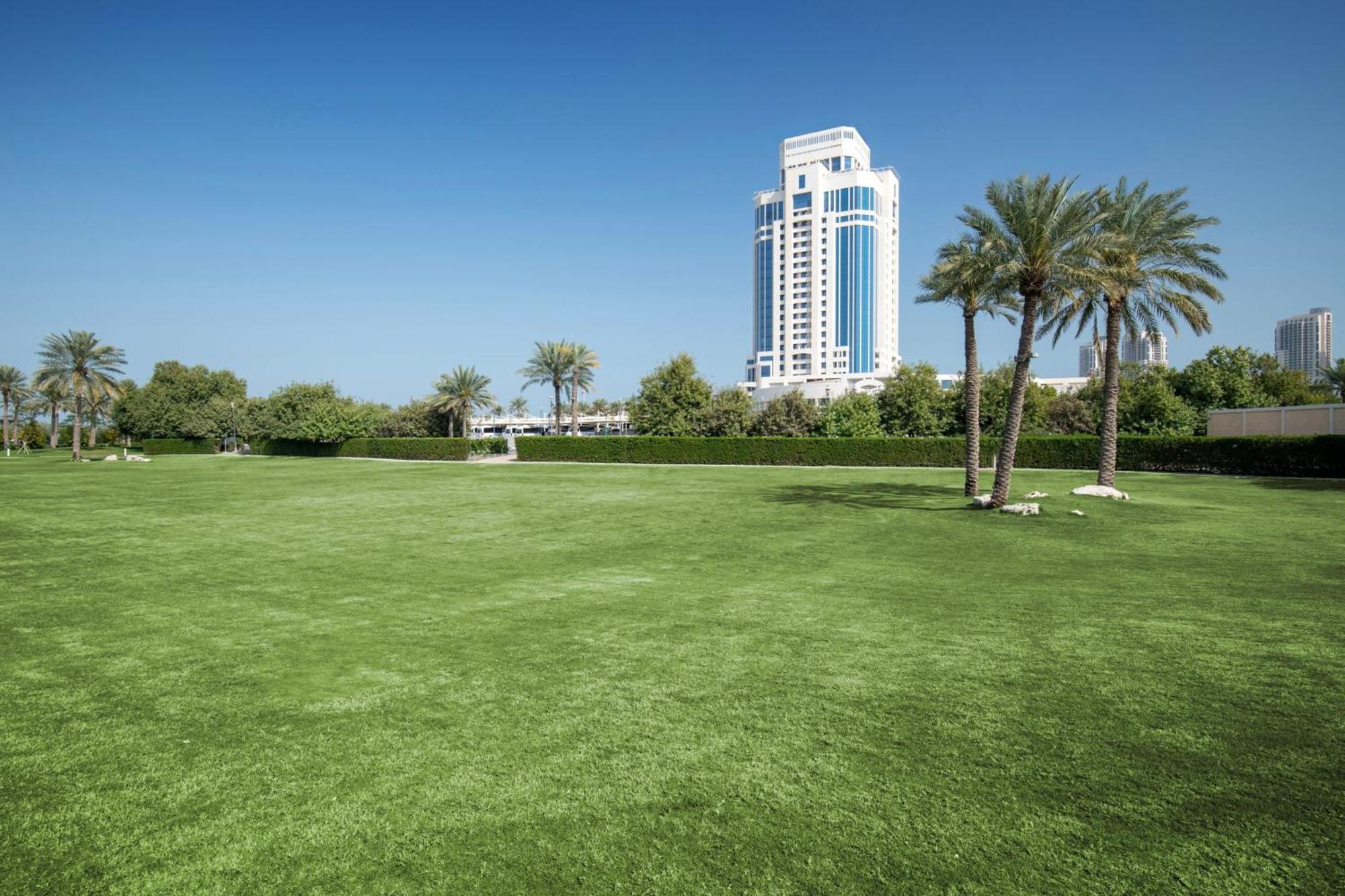 The Ritz-Carlton, Doha Hotel Екстериор снимка Dubai Polo & Equestrian Club